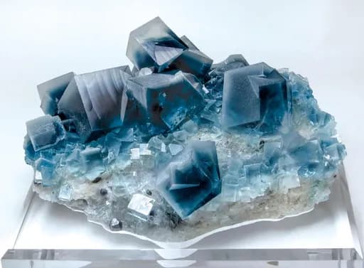 Community Features and Blue Fluorite | EarthWonders Newsletter #5